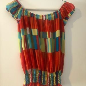 Multi color short sleeve top.